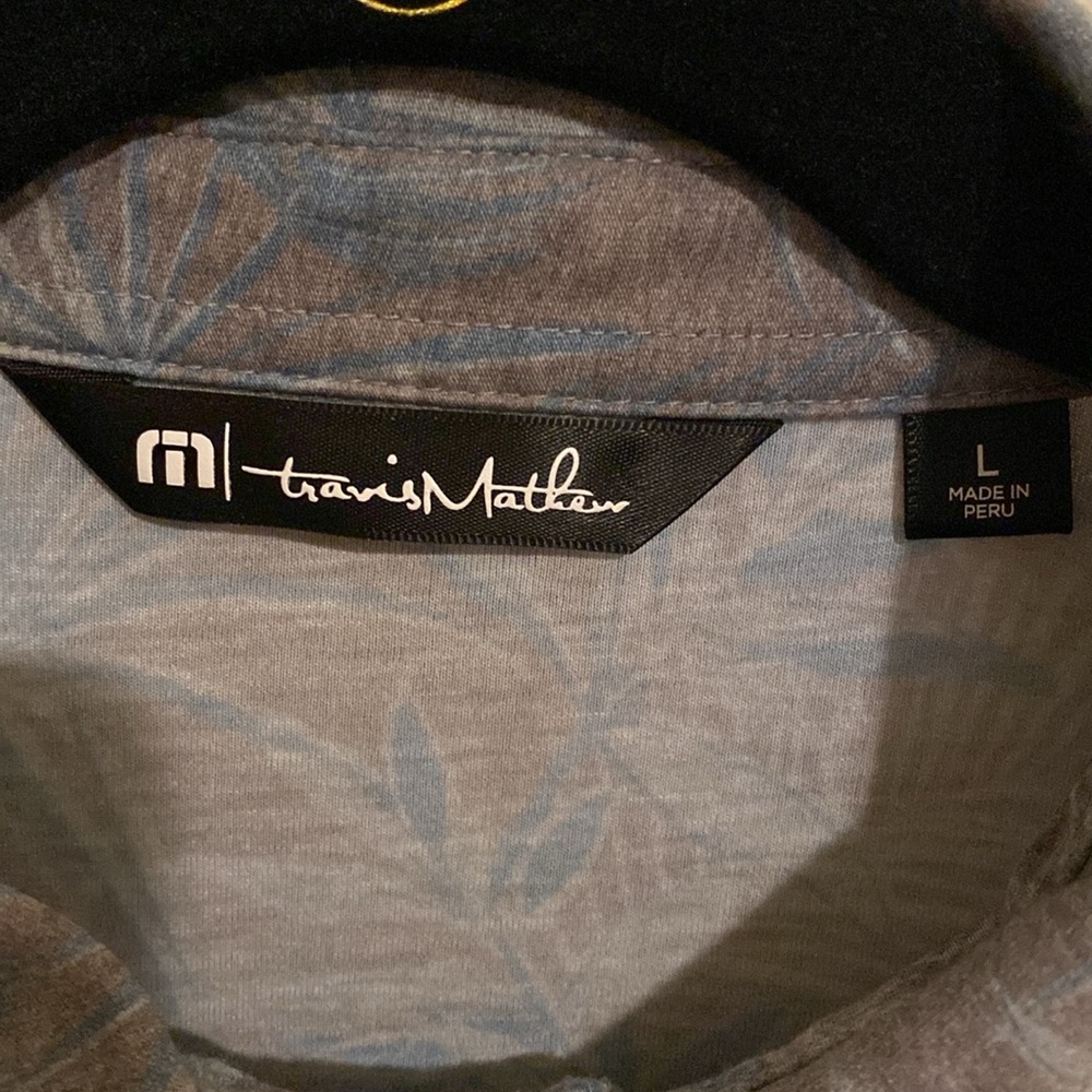 Mens Travis Mathew logo’d golf shirt, size Large. Subtle palm print. - Picture 2 of 7